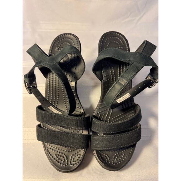 Crocs Women’s 7 Black Platform Strappy Sandals Comfort Wedge Slingback - Picture 3 of 7